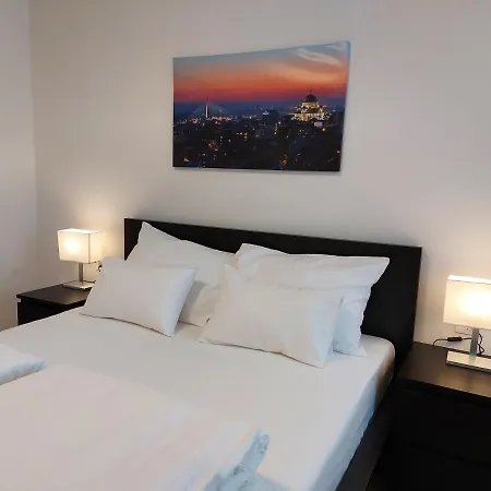 Apartament Vracar Belgrade, St Sava Church Park *