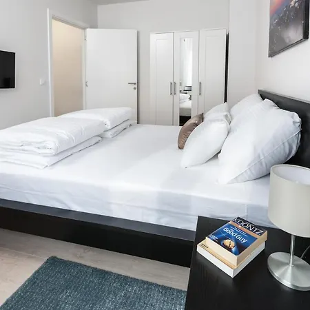 Vracar Belgrade, St Sava Church Park Belgrad